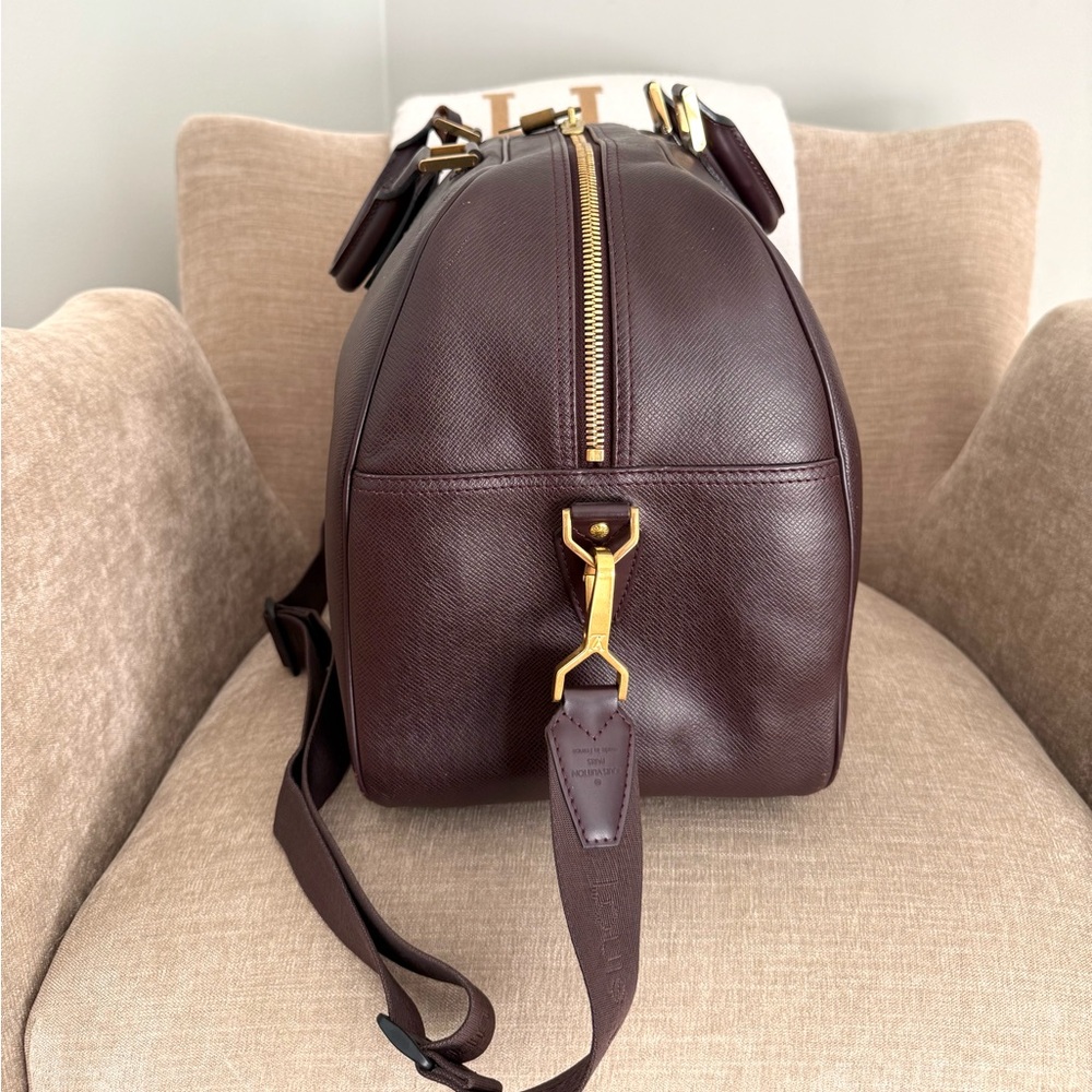 Authentic LOUIS VUITTON Taiga Kendall PM burgundy leather unisex travel bag - Picture 7 of 16